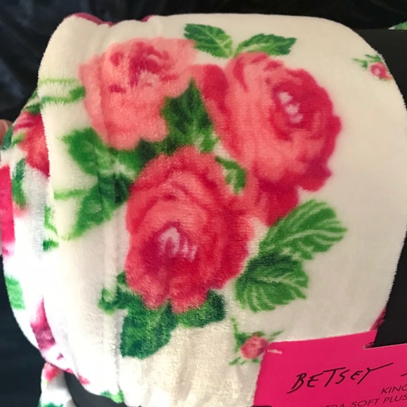 Betsey Johnson Peach Rose Sugar Skull Blanket King - Picture 4 of 6